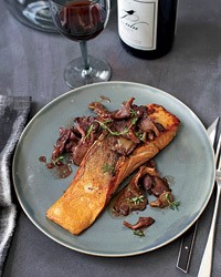 Roasted salmon with oyster mushrooms in red wine