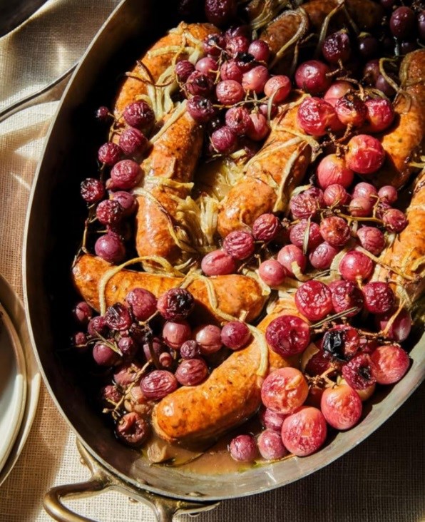 Roasted sausage with grapes 