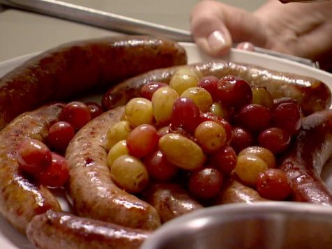 Roasted sausages and grapes