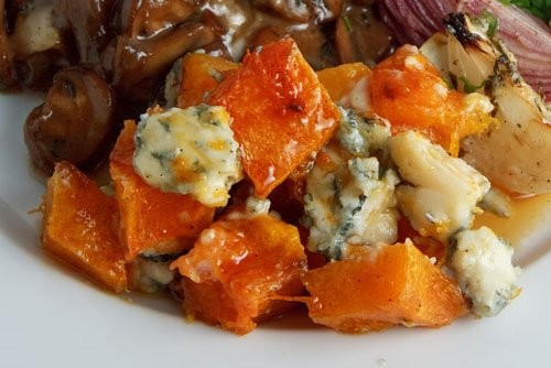 Roasted squash with Gorgonzola and maple syrup