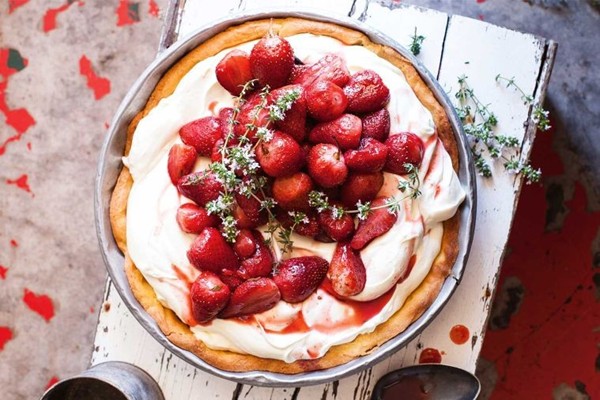 Roasted strawberry & cream pie