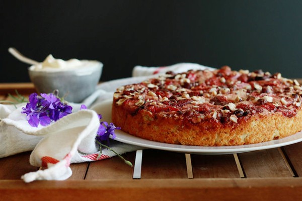 Roasted strawberry and hazelnut cake