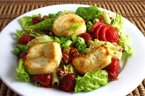 Roasted strawberry salad with baked goat cheese