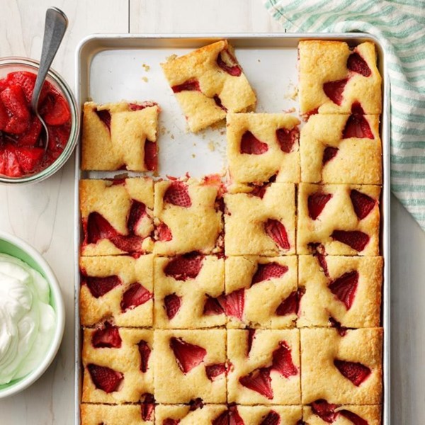Roasted strawberry sheet cake