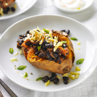 Roasted sweet potatoes with black bean chilli