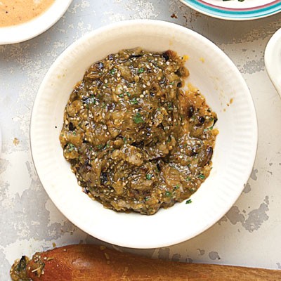 Roasted tomatillo and serrano salsa (Salsa de tomatillo en molcajete)