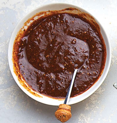 Roasted tomatillo salsa with chipotle and roasted garlic (Salsa de tomatillo asado con chipotle)