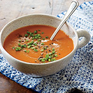 Roasted tomato and garlic soup