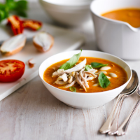 Roasted tomato, chicken and bean soup