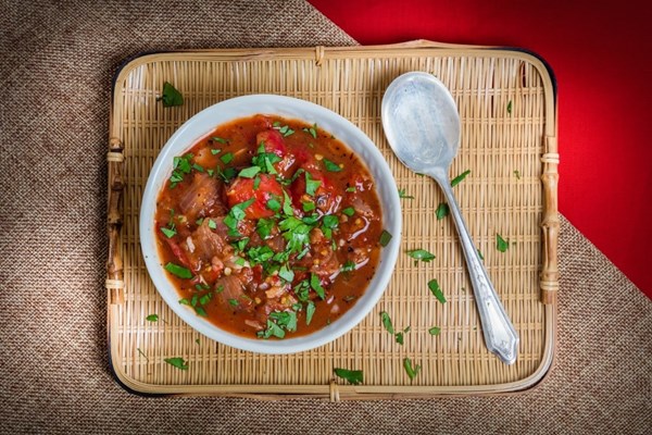 Roasted tomato dipping sauce (Jeow marg len)