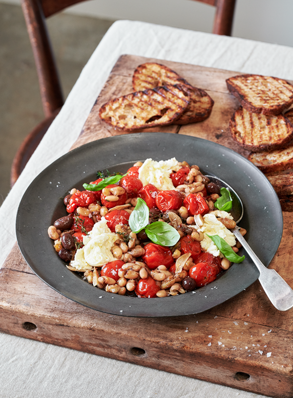 Roasted tomatoes with white beans, olive and mozzarella