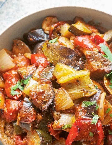 Roasted vegetable stew (Türlü)