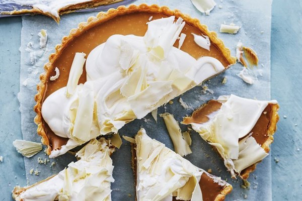 Roasted white chocolate family tart