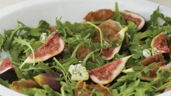 Rocket, fig, blue cheese and crispy prosciutto salad