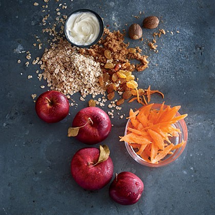 Rolled oats with carrot and apple