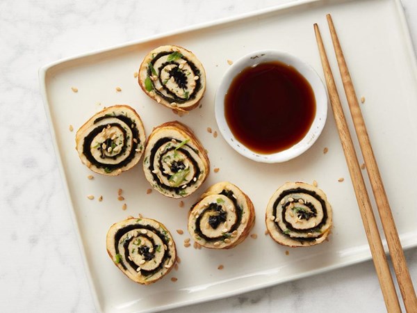 Rolled omelet with nori