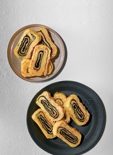 Rolled omelet with vegetables (Gyeran mari)