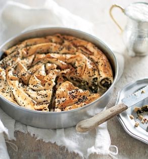 Rolled pastry with spinach and feta (Ispanakli kol böreği)