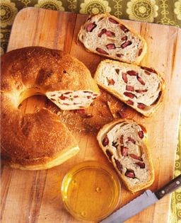 Rolled sausage bread with rosemary (Pão de calabresa da Pizzaria Braz)