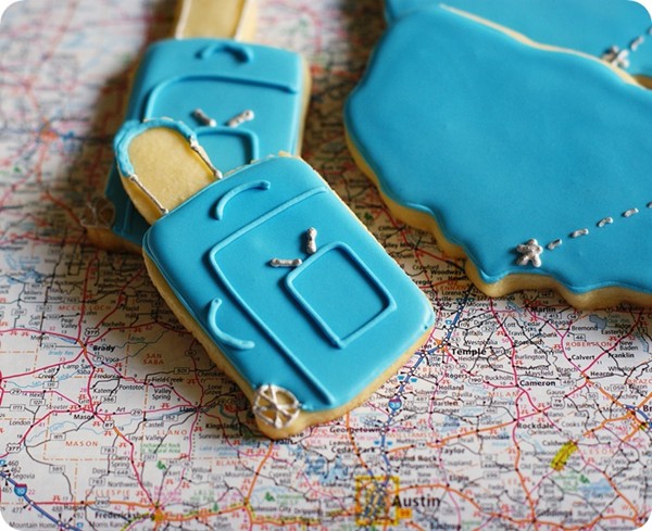 Rolling luggage cookies