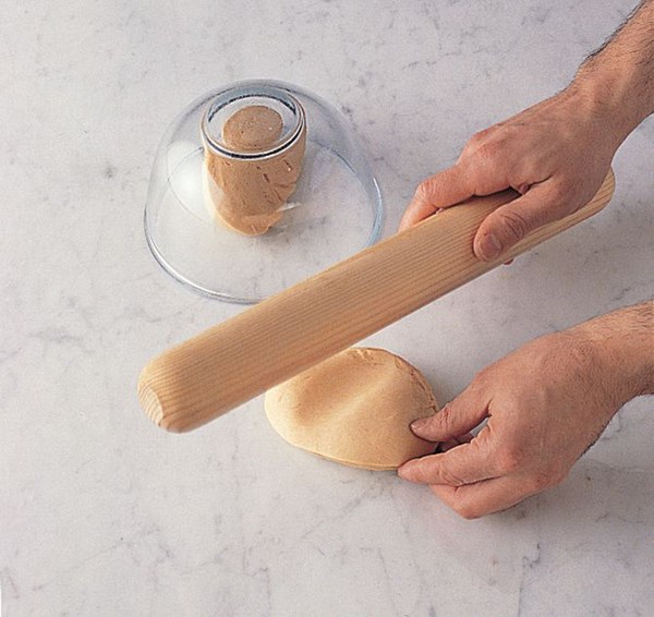 Rolling pasta by hand
