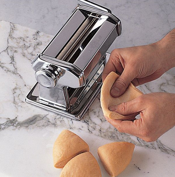 Rolling pasta by machine