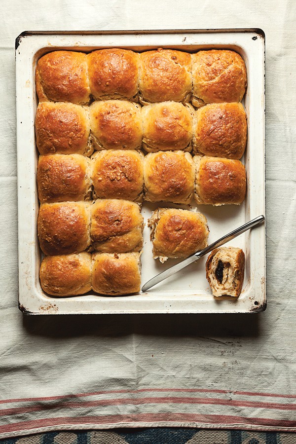 Rolls with cracklings and prune jam (Tepertos pogácsa)
