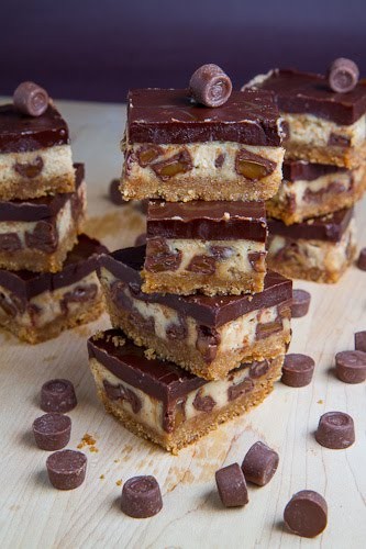 Rolo cheesecake bars