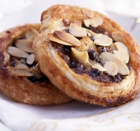 Roly-poly mince pies