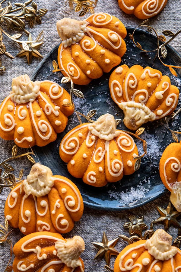 Roly poly pumpkin cookies with cinnamon maple frosting