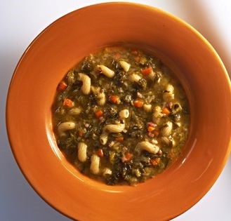 Roman soup with pasta and vegetables (Minestra di pasta e verdure all Romana)
