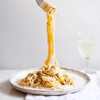 Roman spaghetti cacio e pepe