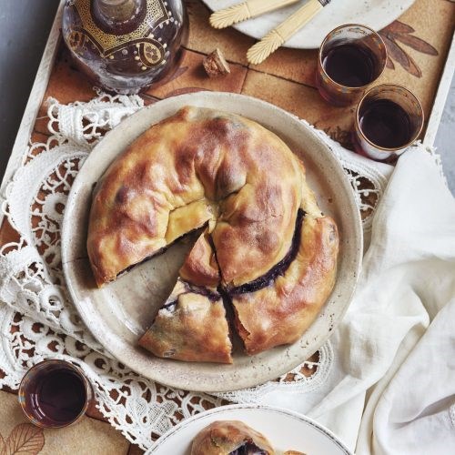 Romanian apple and blueberry swirl pie (Invartita)
