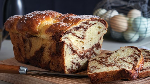 Romanian Easter bread with chocolate and nuts