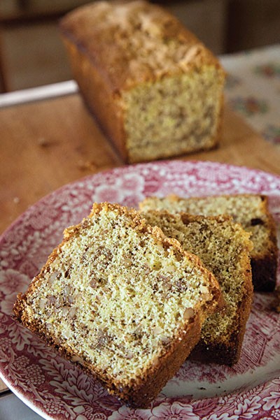 Romanian walnut panettone (Chec cu nucă)