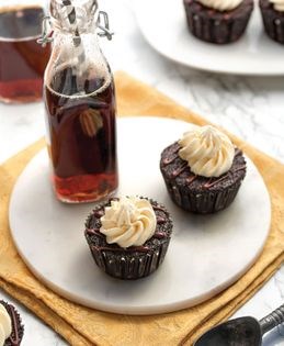 Root beer float cupcakes