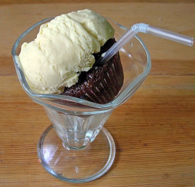 Root beer float cupcakes