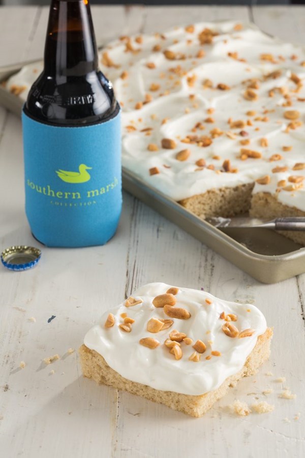Root beer float sheet cake