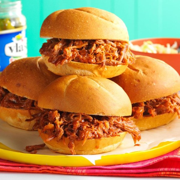 Root beer pulled pork nachos