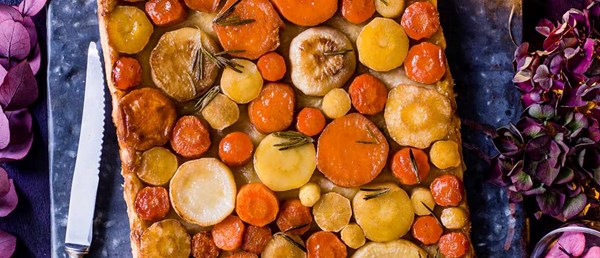 Roots Tatin with three-cheese sauce