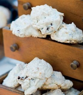 Rosa's coconut-date macaroons