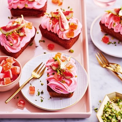 Rose & fig love cakes