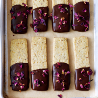 Rose and dark chocolate shortbread