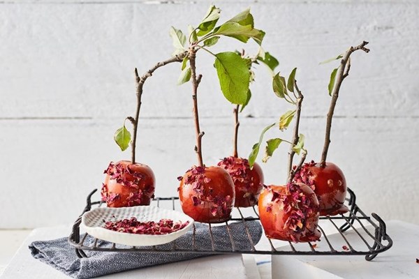 Rose caramel apples