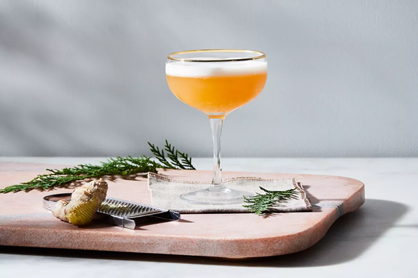 Rosé ginger sour