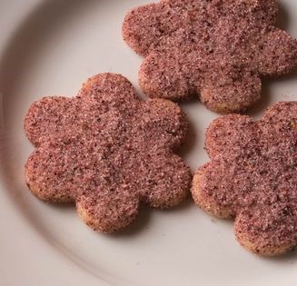 Rose petal cookies (Bizcochos de rosas)