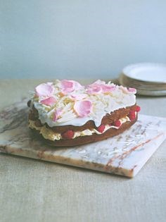 Rose petal heart [cake]