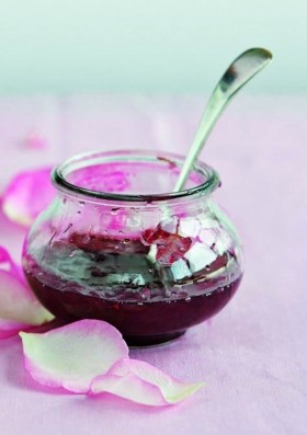 Rose petal jam (Gol ghand)