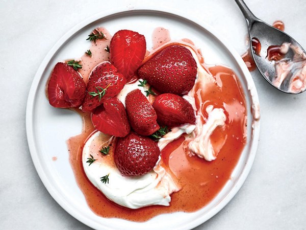 Rosé-poached berries