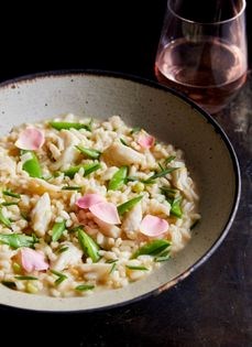 Rose risotto with crab and snap peas